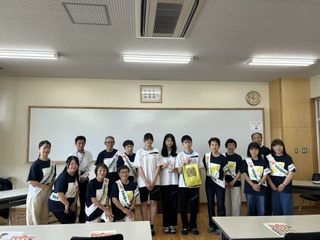 第76回「社会を明るくする運動」保護司会、更生保護女性会の方が来校されました。
